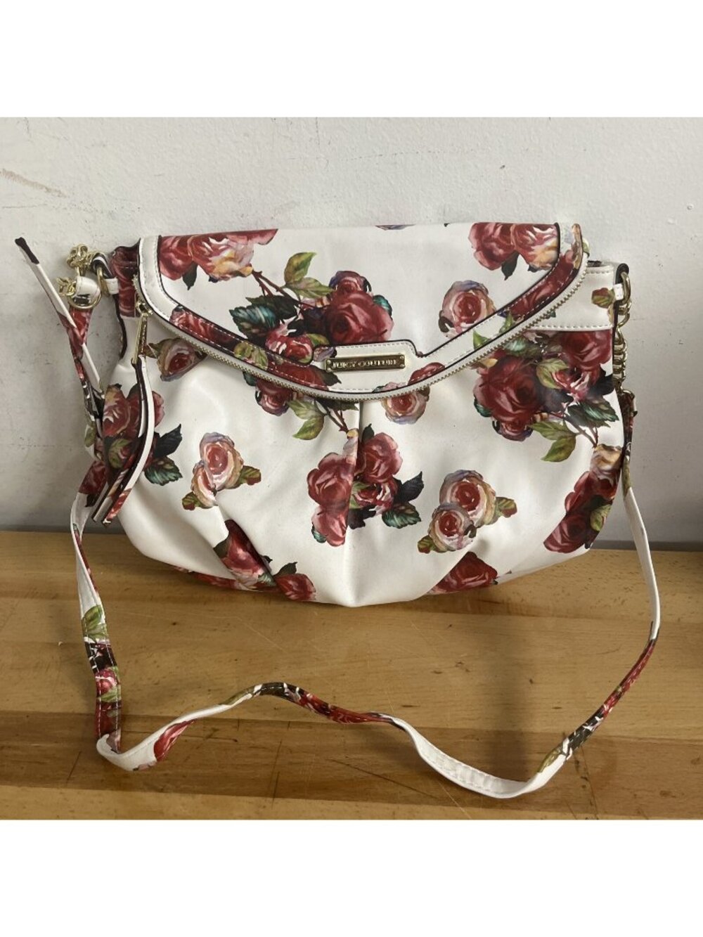 VTG Juicy Couture ROSIE Crossbody Bag Purse Vegan Leather White Red & Pink Roses